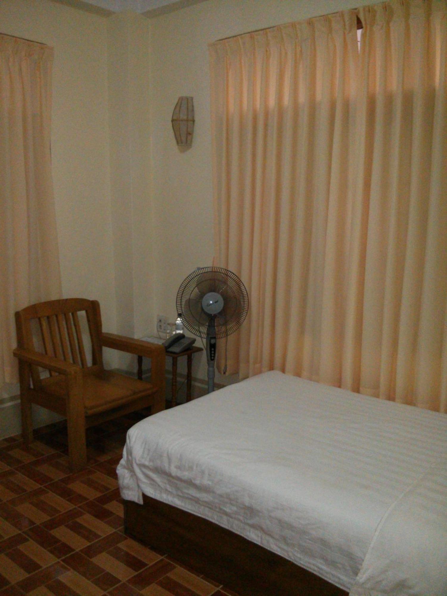 Inle Star Hotel Няунг Шве Стая снимка